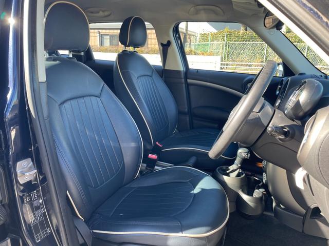 ＭＩＮＩ クーパー　クロスオーバー　禁煙車　キーレス　１６インチＡＷ　ツートンカラー　シートカバー　取説記録簿　本革調シートカバー（13枚目）