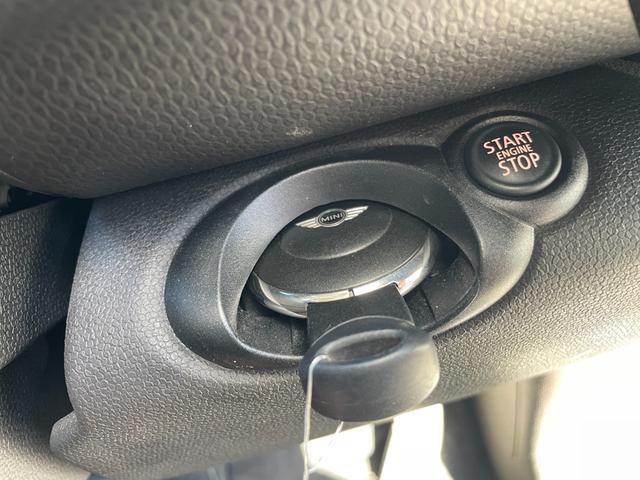 ＭＩＮＩ クーパー　クロスオーバー　禁煙車　キーレス　１６インチＡＷ　ツートンカラー　シートカバー　取説記録簿　本革調シートカバー（15枚目）