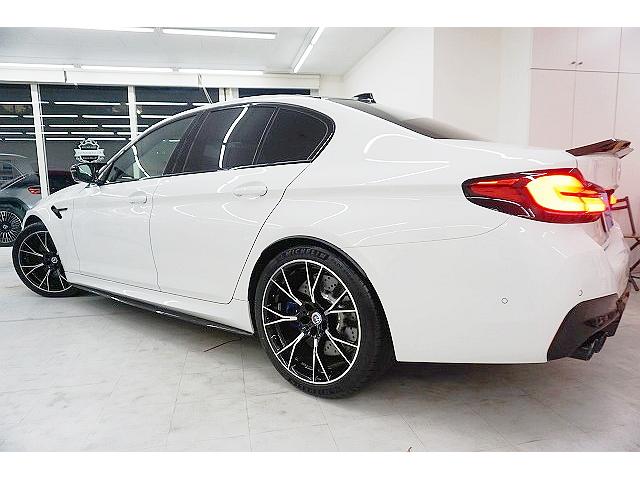 Ｍ５ コンペティション　４ＷＤ／Ｖ８ツインターボ６２５馬力＋レースチップ／カーボンエアロ＆内外装＆ミラー＆ルーフ／黒革／１２．３ナビ＆３６０カメラ／ハーマンカードン／Ｍスポーツサス／２０アルミ／Ｍシートベルト／１オーナー禁煙（7枚目）