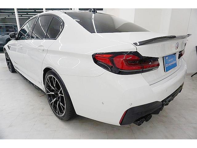 Ｍ５ コンペティション　４ＷＤ／Ｖ８ツインターボ６２５馬力＋レースチップ／カーボンエアロ＆内外装＆ミラー＆ルーフ／黒革／１２．３ナビ＆３６０カメラ／ハーマンカードン／Ｍスポーツサス／２０アルミ／Ｍシートベルト／１オーナー禁煙（9枚目）