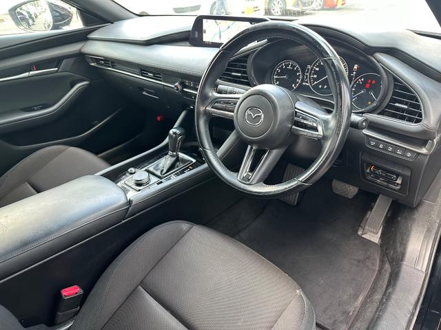 MAZDA3ファストバック 15S /禁煙/運転支援装置/純正ナビ/360°ビューモニター/ETC/前後ドラレコ/USB・BT接続/レーダークルーズコントロール/LEDヘッド/ブラインドスポットモニター/1年走行距離無制限保証/(20枚目)