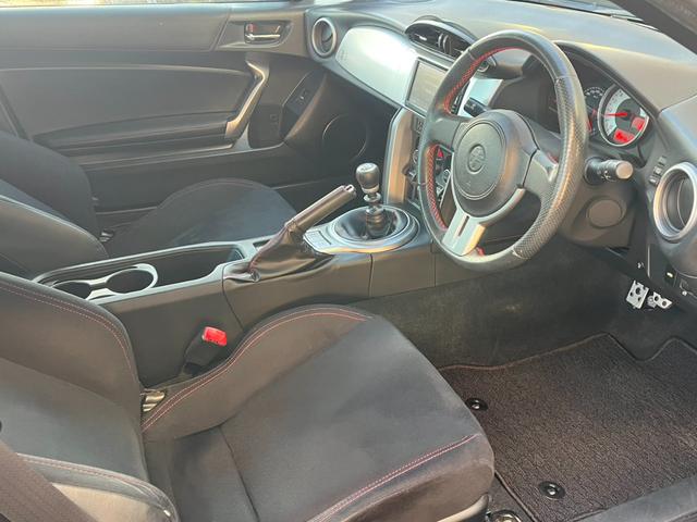 ８６ ＧＴ　ワンオーナー／禁煙／６ＭＴ／純正ＳＤナビ／Ｐスタート／スマートキー／ＥＴＣ／ＨＩＤ（9枚目）