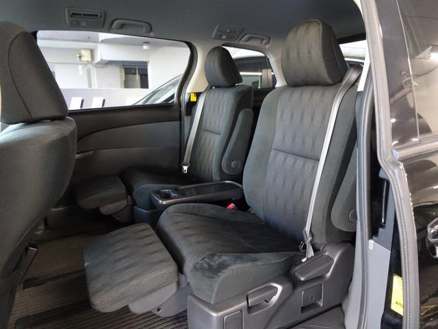 セカンドシートはオットマン付き