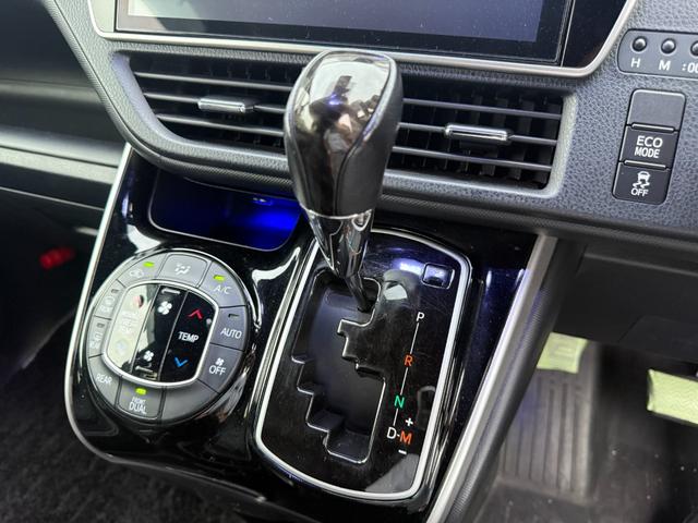 ヴォクシー ＺＳ　煌ＩＩ　禁煙車　純正１０型ナビ　後席モニター　両側電動スライド　バックカメラ　ＥＴＣ　衝突軽減装置　車線逸脱警報　Ｂｌｕｅｔｏｏｔｈオーディオ　フルセグＴＶ　ＤＶＤ再生　ＨＤＭＩ　コーナーセンサー　純正アルミ（35枚目）