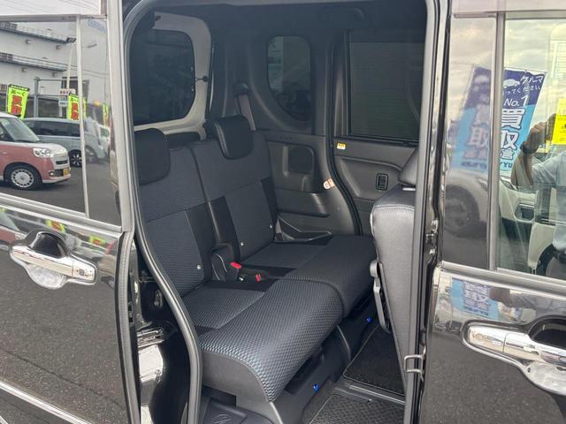 タント カスタムＲＳ　【ｅｃｏＩＤＬＥ非装着車】　４ＷＤ　禁煙車　純正１０型ＳＤナビ　両側電動スライド　全方位カメラ　衝突軽減装置　車線逸脱警報　コーナーセンサー　シートヒーター　ＨＤＭＩ　ＢＴオーディオ　フルセグＴＶ　ドラレコ　ＥＴＣ　ハーフレザー（17枚目）