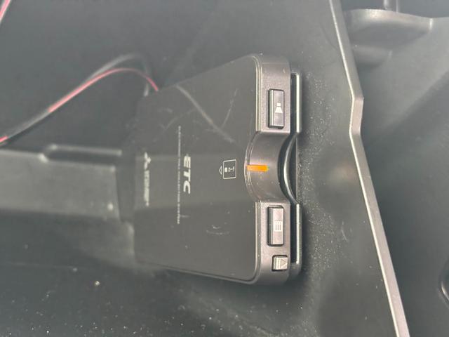 ソリオ ハイブリッドＭＺ　禁煙１オーナー　衝突軽減装置　車線逸脱警報　純正メーカーナビ　全方位カメラ　両側電動スライド　フルセグ　ＣＤ　ＤＶＤ　Ｂｌｕｅｔｏｏｔｈオーディオ　シートヒーター　ＨＩＤ　純正１５ＡＷ　スマートキー（11枚目）