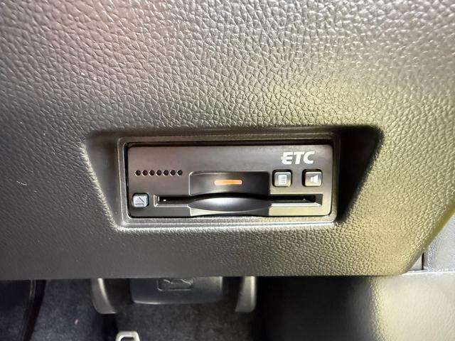 スイフトスポーツ ベースグレード 禁煙車 6速MT 純正8型SDナビ バックカメラ ETC 衝突軽減装置 車線逸脱警報 Bluetoothオーディオ フルセグTV シートヒーター LEDヘッドライト 追従クルコン ドラレコ 純正アルミ(11枚目)