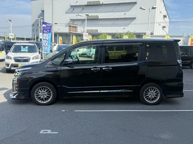 ヴォクシー ハイブリッドＺＳ　煌ＩＩＩ　禁煙車　モデリスタフルエアロ　９型ＳＤナビ　後席モニター　両側電動スライド　バックカメラ　衝突軽減装置　車線逸脱警報　ＥＴＣ　Ｂｌｕｅｔｏｏｔｈオーディオ　フルセグＴＶ　ＤＶＤ再生　シートヒーター（20枚目）