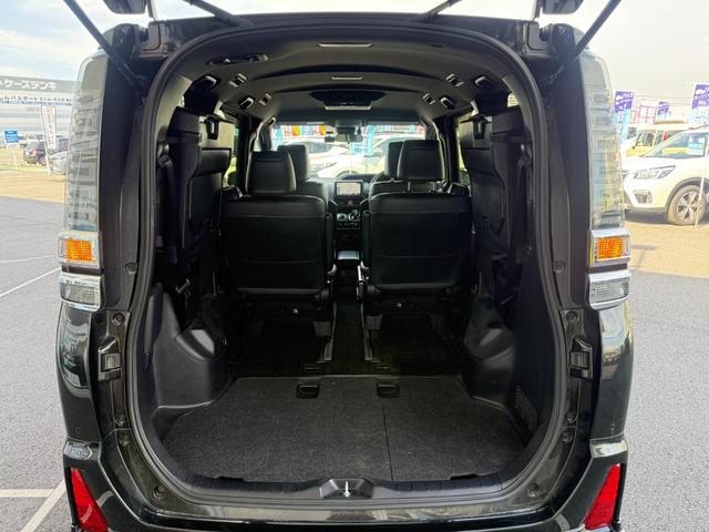 ヴォクシー ハイブリッドＺＳ　煌ＩＩＩ　禁煙車　モデリスタフルエアロ　９型ＳＤナビ　後席モニター　両側電動スライド　バックカメラ　衝突軽減装置　車線逸脱警報　ＥＴＣ　Ｂｌｕｅｔｏｏｔｈオーディオ　フルセグＴＶ　ＤＶＤ再生　シートヒーター（30枚目）