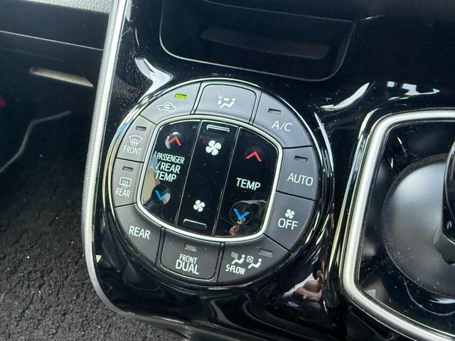 ヴォクシー ハイブリッドＺＳ　煌ＩＩＩ　禁煙車　モデリスタフルエアロ　９型ＳＤナビ　後席モニター　両側電動スライド　バックカメラ　衝突軽減装置　車線逸脱警報　ＥＴＣ　Ｂｌｕｅｔｏｏｔｈオーディオ　フルセグＴＶ　ＤＶＤ再生　シートヒーター（35枚目）