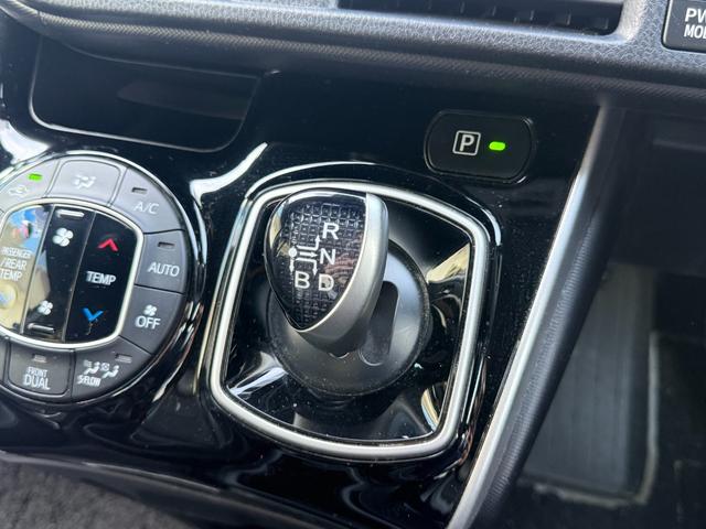 ヴォクシー ハイブリッドＺＳ　煌ＩＩＩ　禁煙車　モデリスタフルエアロ　９型ＳＤナビ　後席モニター　両側電動スライド　バックカメラ　衝突軽減装置　車線逸脱警報　ＥＴＣ　Ｂｌｕｅｔｏｏｔｈオーディオ　フルセグＴＶ　ＤＶＤ再生　シートヒーター（36枚目）