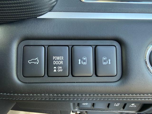 デリカＤ：５ ブラックエディション　登録済未使用車　４ＷＤ　ターボ　両側電動スライド　電動リヤゲート　全方位カメラ　電動サイドステップ　衝突軽減装置　車線逸脱警報　ＢＳＭ　コーナーセンサー　追従クルコン　黒革電動シート　１００Ｖ電源（9枚目）