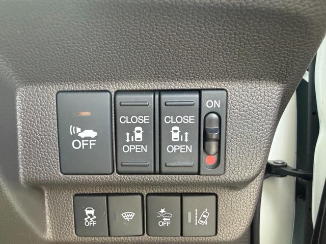 フリードハイブリッド ハイブリッド・モデューロX ホンダセンシング 6人乗り 禁煙1オーナー車 純正9型ナビ 両側電動スライド バックカメラ ETC2.0 衝突軽減装置 車線逸脱警報 Bluetoothオーディオ フルセグTV DVD再生 ハーフレザー 追従クルコン(9枚目)