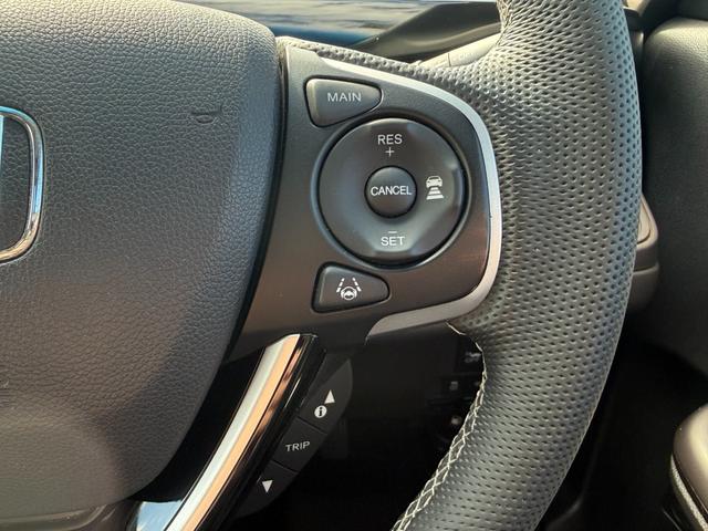 フリードハイブリッド ハイブリッド・モデューロX ホンダセンシング 6人乗り 禁煙1オーナー車 純正9型ナビ 両側電動スライド バックカメラ ETC2.0 衝突軽減装置 車線逸脱警報 Bluetoothオーディオ フルセグTV DVD再生 ハーフレザー 追従クルコン(11枚目)