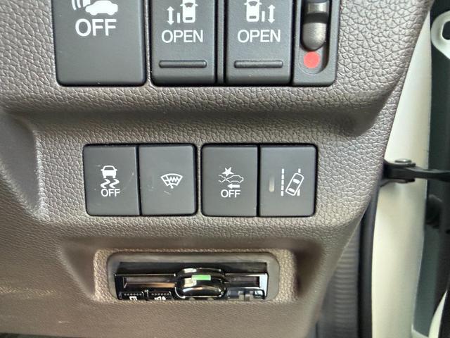 フリードハイブリッド ハイブリッド・モデューロX ホンダセンシング 6人乗り 禁煙1オーナー車 純正9型ナビ 両側電動スライド バックカメラ ETC2.0 衝突軽減装置 車線逸脱警報 Bluetoothオーディオ フルセグTV DVD再生 ハーフレザー 追従クルコン(12枚目)