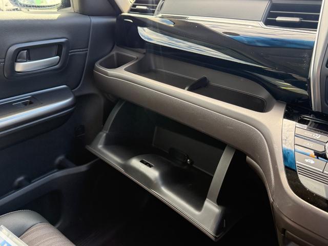 フリードハイブリッド ハイブリッド・モデューロX ホンダセンシング 6人乗り 禁煙1オーナー車 純正9型ナビ 両側電動スライド バックカメラ ETC2.0 衝突軽減装置 車線逸脱警報 Bluetoothオーディオ フルセグTV DVD再生 ハーフレザー 追従クルコン(40枚目)