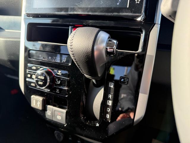 ルーミー カスタムG-T コンフォートパッケージ 登録済未使用車 全方位カメラ 9型ディスプレイオーディオ 両側電動スライド 衝突軽減装置 車線逸脱警報 Bluetoothオーディオ フルセグTV LEDヘッドライト コーナーセンサー シートヒーター(34枚目)