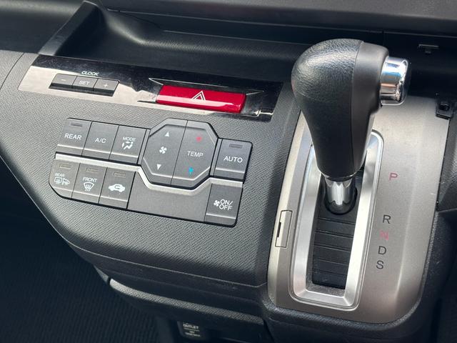 ステップワゴンスパーダ Z 9型フローティングナビ フルセグ Bluetoothオーディオ バックカメラ スマートキー ETC ドラレコ 両側電動スライド 純正アルミ オートエアコン HID フォグ オートライト パドルシフト(33枚目)