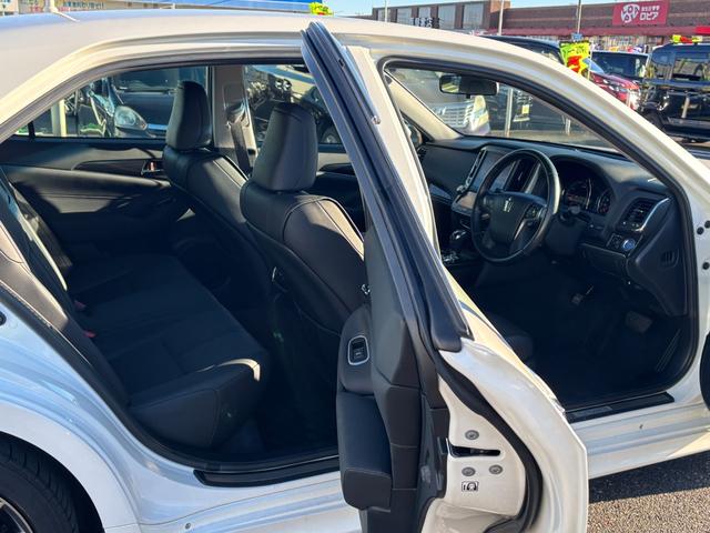 クラウンハイブリッド アスリートS アドバンストパッケージ 禁煙1オーナー レザーシートパッケージ メーカーオプションスパッタリングアルミ メーカーオプション8インチナビ フルセグ ETC ドラレコ スマートキー プッシュスタート HIDライト LEDフォグ(16枚目)