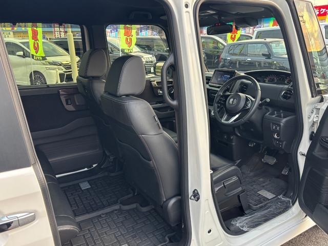 N-BOXカスタム G・Lターボホンダセンシング 禁煙車 純正8型ナビ 両側電動スライド バックカメラ ETC 衝突軽減装置 車線逸脱警報 Bluetoothオーディオ フルセグTV DVD再生 前後ドラレコ ハーフレザー シートヒーター 純正アルミ(18枚目)