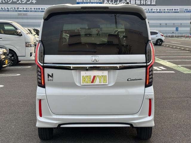 N-BOXカスタム G・Lターボホンダセンシング 禁煙車 純正8型ナビ 両側電動スライド バックカメラ ETC 衝突軽減装置 車線逸脱警報 Bluetoothオーディオ フルセグTV DVD再生 前後ドラレコ ハーフレザー シートヒーター 純正アルミ(20枚目)