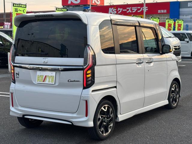 N-BOXカスタム G・Lターボホンダセンシング 禁煙車 純正8型ナビ 両側電動スライド バックカメラ ETC 衝突軽減装置 車線逸脱警報 Bluetoothオーディオ フルセグTV DVD再生 前後ドラレコ ハーフレザー シートヒーター 純正アルミ(24枚目)