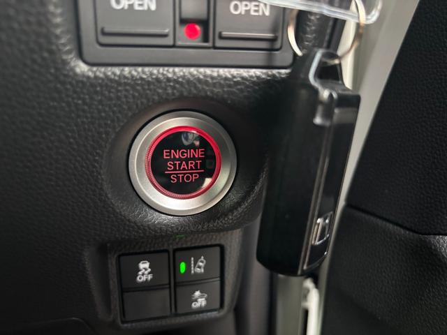 N-BOXカスタム G・Lターボホンダセンシング 禁煙車 純正8型ナビ 両側電動スライド バックカメラ ETC 衝突軽減装置 車線逸脱警報 Bluetoothオーディオ フルセグTV DVD再生 前後ドラレコ ハーフレザー シートヒーター 純正アルミ(34枚目)