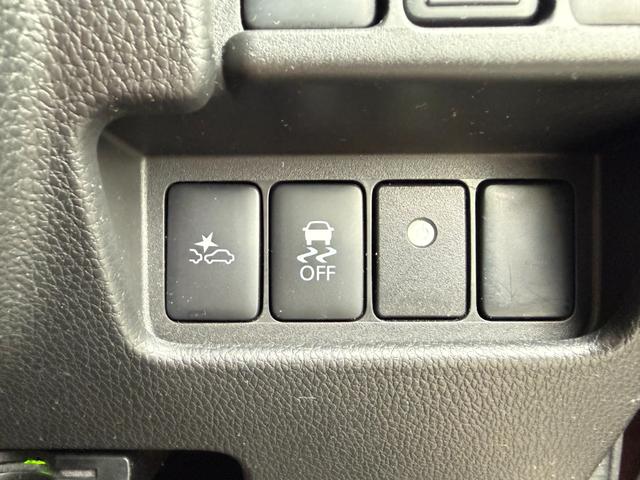 【インテリジェント　エマージェンシーブレーキ】フロントカメラで前方の車両や歩行者を検知。自動的に緊急ブレーキを作動させて衝突を回避、または衝突時の被害や傷害を軽減します。