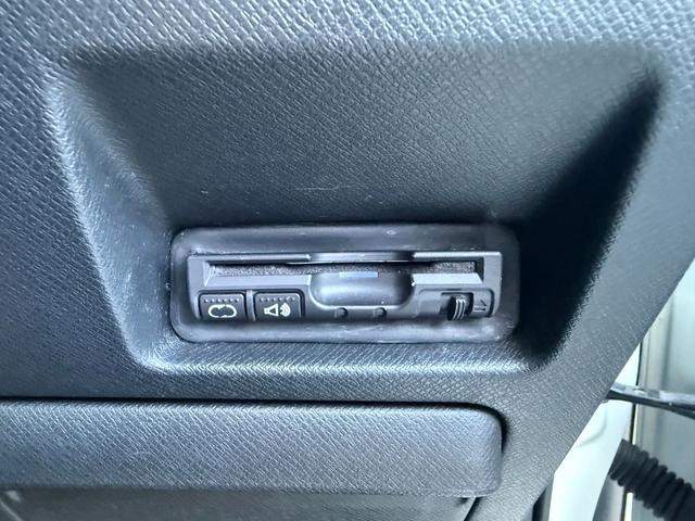 ステップワゴンスパーダ Ｚ　クールスピリット　後期型　８人乗り　純正９型ナビ　後席モニター　両側電動スライド　バックカメラ　ＥＴＣ　フルセグＴＶ　ＤＶＤ再生　ハーフレザー　クルコン　パドルシフト　ドラレコ　スマートキー　ＨＩＤライト　純正アルミ（12枚目）