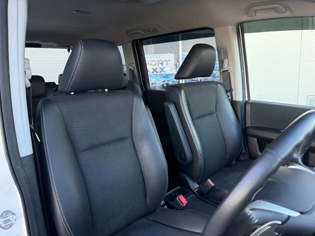 ステップワゴンスパーダ Ｚ　クールスピリット　後期型　８人乗り　純正９型ナビ　後席モニター　両側電動スライド　バックカメラ　ＥＴＣ　フルセグＴＶ　ＤＶＤ再生　ハーフレザー　クルコン　パドルシフト　ドラレコ　スマートキー　ＨＩＤライト　純正アルミ（15枚目）