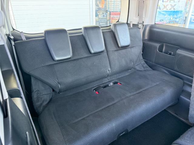 ステップワゴンスパーダ Ｚ　クールスピリット　後期型　８人乗り　純正９型ナビ　後席モニター　両側電動スライド　バックカメラ　ＥＴＣ　フルセグＴＶ　ＤＶＤ再生　ハーフレザー　クルコン　パドルシフト　ドラレコ　スマートキー　ＨＩＤライト　純正アルミ（17枚目）