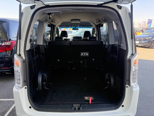 ステップワゴンスパーダ Ｚ　クールスピリット　後期型　８人乗り　純正９型ナビ　後席モニター　両側電動スライド　バックカメラ　ＥＴＣ　フルセグＴＶ　ＤＶＤ再生　ハーフレザー　クルコン　パドルシフト　ドラレコ　スマートキー　ＨＩＤライト　純正アルミ（30枚目）