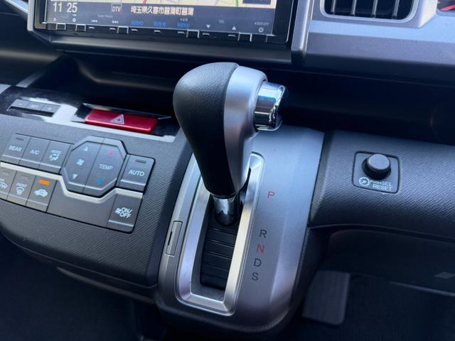 ステップワゴンスパーダ Ｚ　クールスピリット　後期型　８人乗り　純正９型ナビ　後席モニター　両側電動スライド　バックカメラ　ＥＴＣ　フルセグＴＶ　ＤＶＤ再生　ハーフレザー　クルコン　パドルシフト　ドラレコ　スマートキー　ＨＩＤライト　純正アルミ（35枚目）