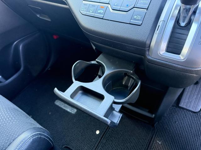 ステップワゴンスパーダ Ｚ　クールスピリット　後期型　８人乗り　純正９型ナビ　後席モニター　両側電動スライド　バックカメラ　ＥＴＣ　フルセグＴＶ　ＤＶＤ再生　ハーフレザー　クルコン　パドルシフト　ドラレコ　スマートキー　ＨＩＤライト　純正アルミ（39枚目）