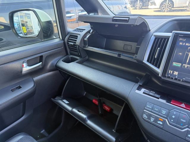 ステップワゴンスパーダ Ｚ　クールスピリット　後期型　８人乗り　純正９型ナビ　後席モニター　両側電動スライド　バックカメラ　ＥＴＣ　フルセグＴＶ　ＤＶＤ再生　ハーフレザー　クルコン　パドルシフト　ドラレコ　スマートキー　ＨＩＤライト　純正アルミ（40枚目）