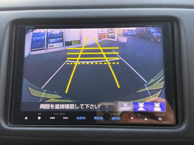 ヴェゼル ハイブリッドＺ　禁煙車　純正８型ナビ　バックカメラ　ＥＴＣ　衝突軽減装置　Ｂｌｕｅｔｏｏｔｈオーディオ　フルセグＴＶ　ＤＶＤ再生　ＬＥＤヘッドライト　ハーフレザー　シートヒーター　クルコン　パドルシフト　純正アルミ（8枚目）