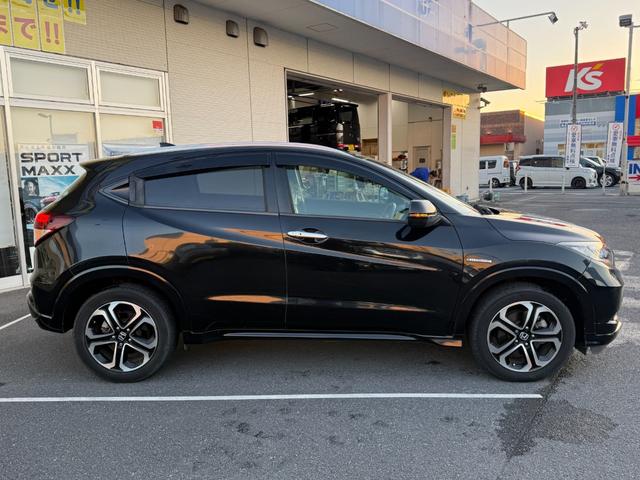 ヴェゼル ハイブリッドＺ　禁煙車　純正８型ナビ　バックカメラ　ＥＴＣ　衝突軽減装置　Ｂｌｕｅｔｏｏｔｈオーディオ　フルセグＴＶ　ＤＶＤ再生　ＬＥＤヘッドライト　ハーフレザー　シートヒーター　クルコン　パドルシフト　純正アルミ（21枚目）