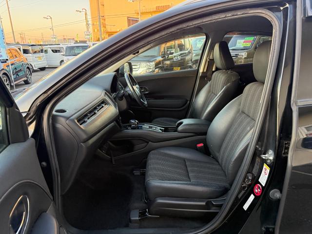 ヴェゼル ハイブリッドＺ　禁煙車　純正８型ナビ　バックカメラ　ＥＴＣ　衝突軽減装置　Ｂｌｕｅｔｏｏｔｈオーディオ　フルセグＴＶ　ＤＶＤ再生　ＬＥＤヘッドライト　ハーフレザー　シートヒーター　クルコン　パドルシフト　純正アルミ（26枚目）