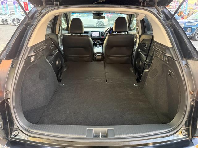 ヴェゼル ハイブリッドＺ　禁煙車　純正８型ナビ　バックカメラ　ＥＴＣ　衝突軽減装置　Ｂｌｕｅｔｏｏｔｈオーディオ　フルセグＴＶ　ＤＶＤ再生　ＬＥＤヘッドライト　ハーフレザー　シートヒーター　クルコン　パドルシフト　純正アルミ（29枚目）