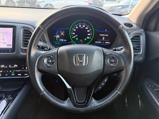 ヴェゼル ハイブリッドＺ　禁煙車　純正８型ナビ　バックカメラ　ＥＴＣ　衝突軽減装置　Ｂｌｕｅｔｏｏｔｈオーディオ　フルセグＴＶ　ＤＶＤ再生　ＬＥＤヘッドライト　ハーフレザー　シートヒーター　クルコン　パドルシフト　純正アルミ（30枚目）