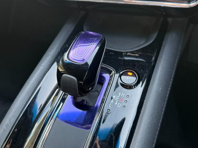 ヴェゼル ハイブリッドＺ　禁煙車　純正８型ナビ　バックカメラ　ＥＴＣ　衝突軽減装置　Ｂｌｕｅｔｏｏｔｈオーディオ　フルセグＴＶ　ＤＶＤ再生　ＬＥＤヘッドライト　ハーフレザー　シートヒーター　クルコン　パドルシフト　純正アルミ（34枚目）