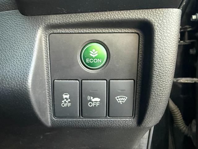 ヴェゼル ハイブリッドＺ　禁煙車　純正８型ナビ　バックカメラ　ＥＴＣ　衝突軽減装置　Ｂｌｕｅｔｏｏｔｈオーディオ　フルセグＴＶ　ＤＶＤ再生　ＬＥＤヘッドライト　ハーフレザー　シートヒーター　クルコン　パドルシフト　純正アルミ（36枚目）