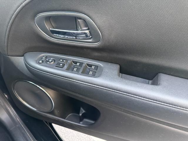 ヴェゼル ハイブリッドＺ　禁煙車　純正８型ナビ　バックカメラ　ＥＴＣ　衝突軽減装置　Ｂｌｕｅｔｏｏｔｈオーディオ　フルセグＴＶ　ＤＶＤ再生　ＬＥＤヘッドライト　ハーフレザー　シートヒーター　クルコン　パドルシフト　純正アルミ（37枚目）