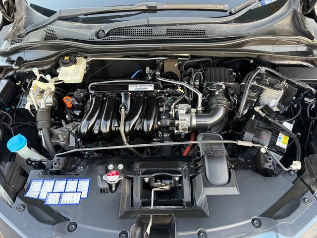 ヴェゼル ハイブリッドＺ　禁煙車　純正８型ナビ　バックカメラ　ＥＴＣ　衝突軽減装置　Ｂｌｕｅｔｏｏｔｈオーディオ　フルセグＴＶ　ＤＶＤ再生　ＬＥＤヘッドライト　ハーフレザー　シートヒーター　クルコン　パドルシフト　純正アルミ（42枚目）