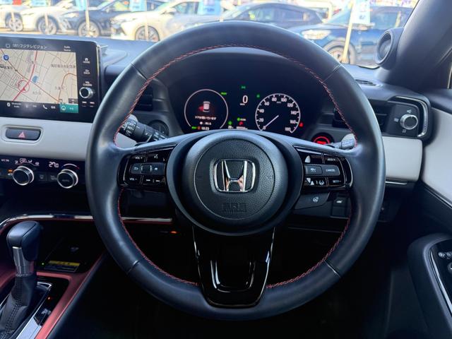 ヴェゼル ｅ：ＨＥＶ　ＰＬａＹ　禁煙１オーナー車　ガラスルーフ　メーカー９型ナビ　全方位カメラ　ＥＴＣ２．０　電動リヤゲート　ホンダセンシング　ＢＳＭ　ＢＴオーディオ　フルセグ　シート＆ステアリングヒーター　前後ドラレコ　純正アルミ（30枚目）