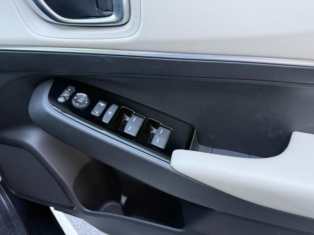 ヴェゼル ｅ：ＨＥＶ　ＰＬａＹ　禁煙１オーナー車　ガラスルーフ　メーカー９型ナビ　全方位カメラ　ＥＴＣ２．０　電動リヤゲート　ホンダセンシング　ＢＳＭ　ＢＴオーディオ　フルセグ　シート＆ステアリングヒーター　前後ドラレコ　純正アルミ（37枚目）