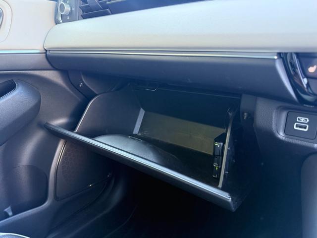 ヴェゼル ｅ：ＨＥＶ　ＰＬａＹ　禁煙１オーナー車　ガラスルーフ　メーカー９型ナビ　全方位カメラ　ＥＴＣ２．０　電動リヤゲート　ホンダセンシング　ＢＳＭ　ＢＴオーディオ　フルセグ　シート＆ステアリングヒーター　前後ドラレコ　純正アルミ（44枚目）
