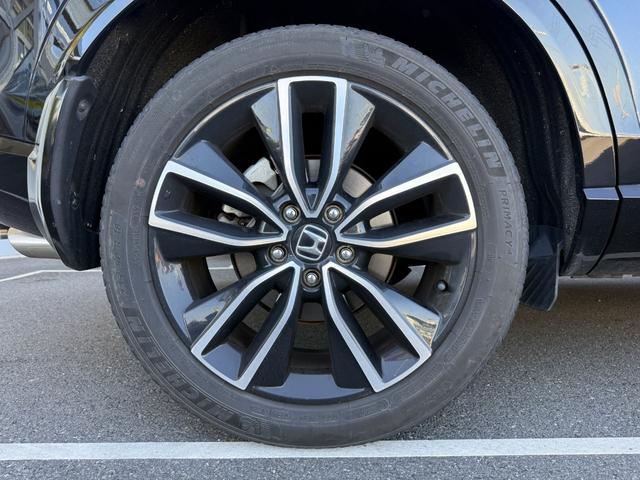 ヴェゼル ｅ：ＨＥＶ　ＰＬａＹ　禁煙１オーナー車　ガラスルーフ　メーカー９型ナビ　全方位カメラ　ＥＴＣ２．０　電動リヤゲート　ホンダセンシング　ＢＳＭ　ＢＴオーディオ　フルセグ　シート＆ステアリングヒーター　前後ドラレコ　純正アルミ（50枚目）