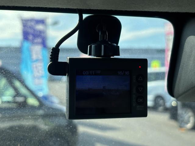 スペーシアカスタム ハイブリッドＸＳターボ　禁煙１オーナー車　衝突軽減装置　車線逸脱警報　メモリーナビ　バックカメラ　両側電動スライド　ＥＴＣ　純正１５ＡＷ　ヒーター付ハーフレザー　ＬＥＤヘッドライト　フォグ　クルコン　パドルシフト　ドラレコ（12枚目）