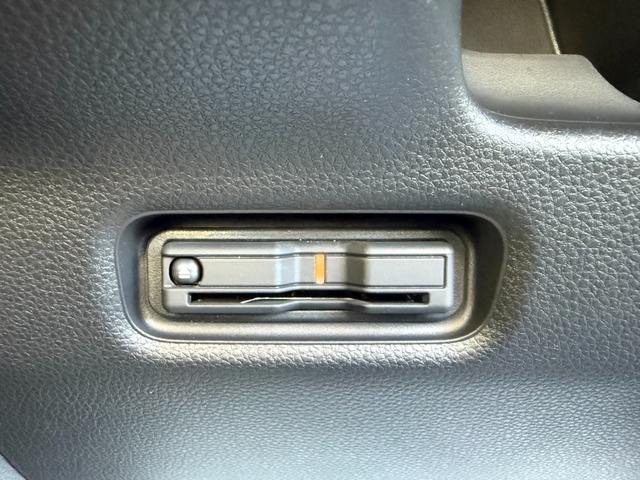 フリード ｅ：ＨＥＶエアー　ＥＸ　登録済未使用車　全方位カメラ　純正１１．４型ナビ　ＥＴＣ２．０　ＢＳＩ・後退出庫サポート　アダプティブドライビングビーム　両側電動スライド　シートヒーター　リアクーラー　パーキングセンサー　専用アルミ（10枚目）